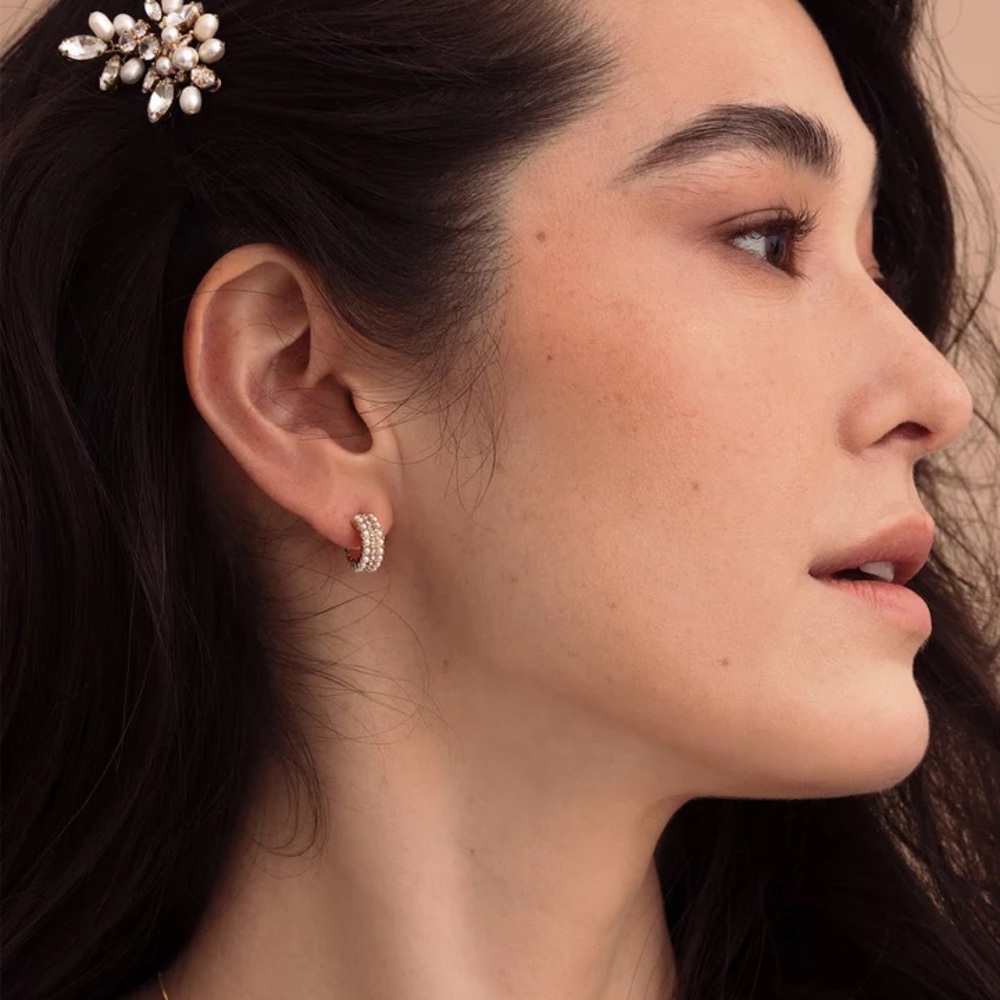 Olive & Piper Chic Gold and White Hair Accessory - Picture 4 of 7